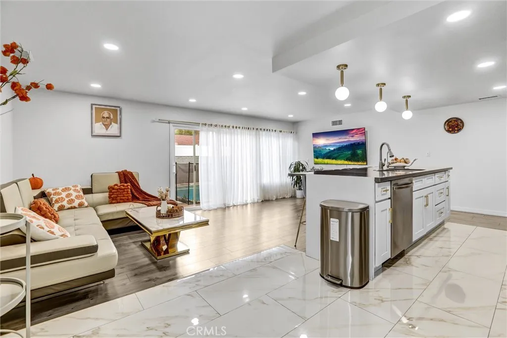 Additional image 10 of 28947 Lotusgarden Dr, Canyon Country, CA 91387