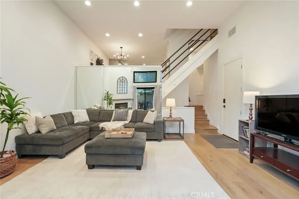 Additional image 34 of 6930 De Celis Unit 16, Lake Balboa, CA 91406