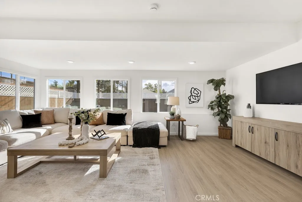 Additional image 12 of 17452 Cantlay Street, Lake Balboa, CA 91406