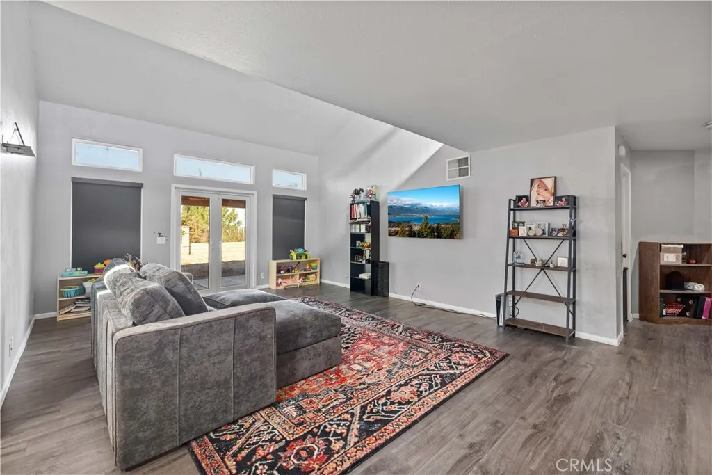 Additional image 5 of 529 W Avenue Q12, Palmdale, CA 93551