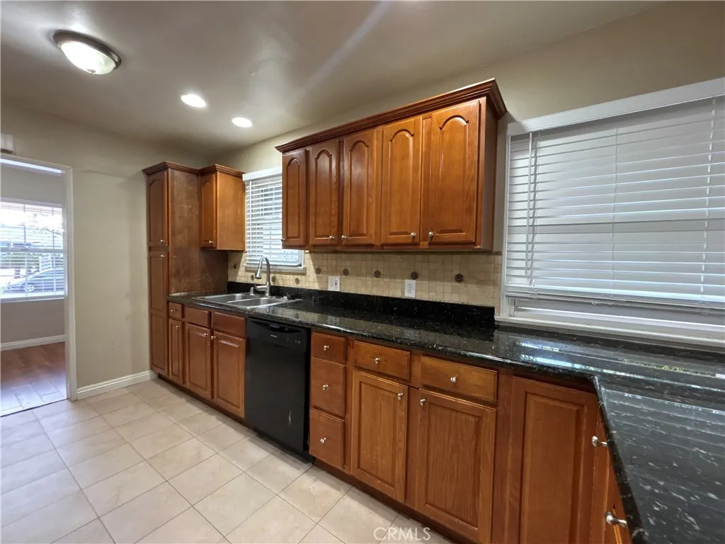 Additional image 6 of 19145 Kittridge, Reseda, CA 91335