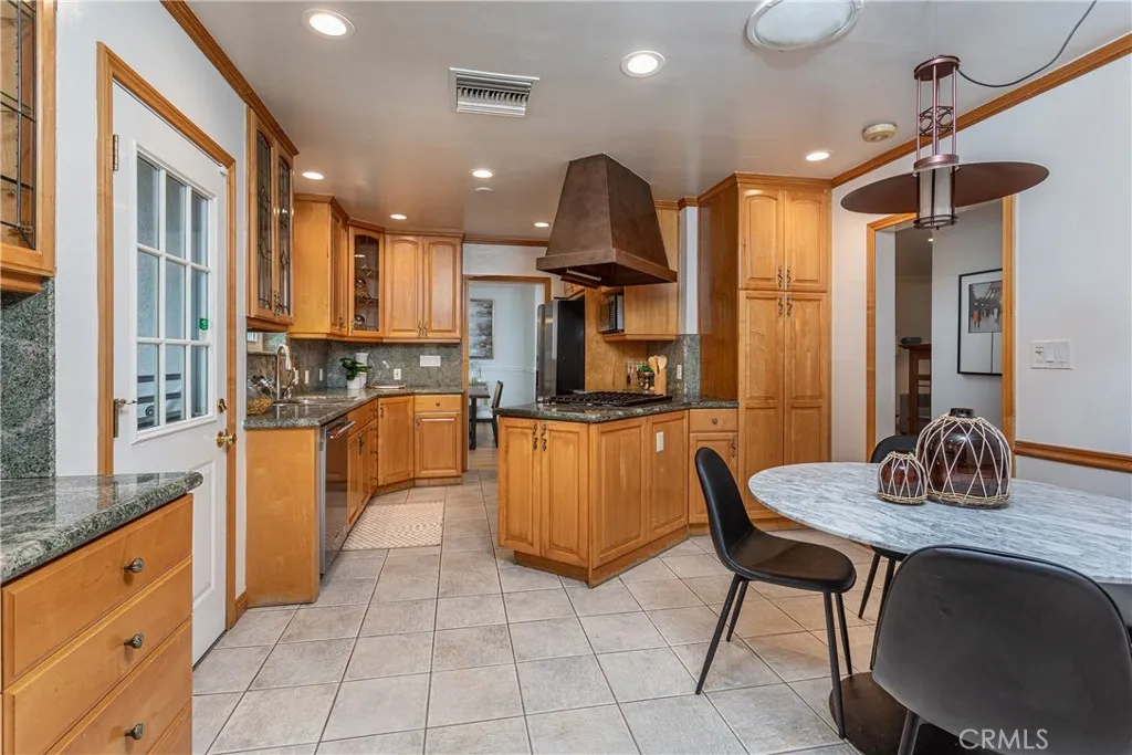 Additional image 11 of 842 Cornell Dr, Burbank, CA 91504