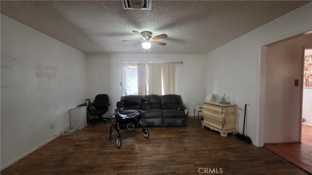 43738 Beech Ave, Lancaster, CA 93534