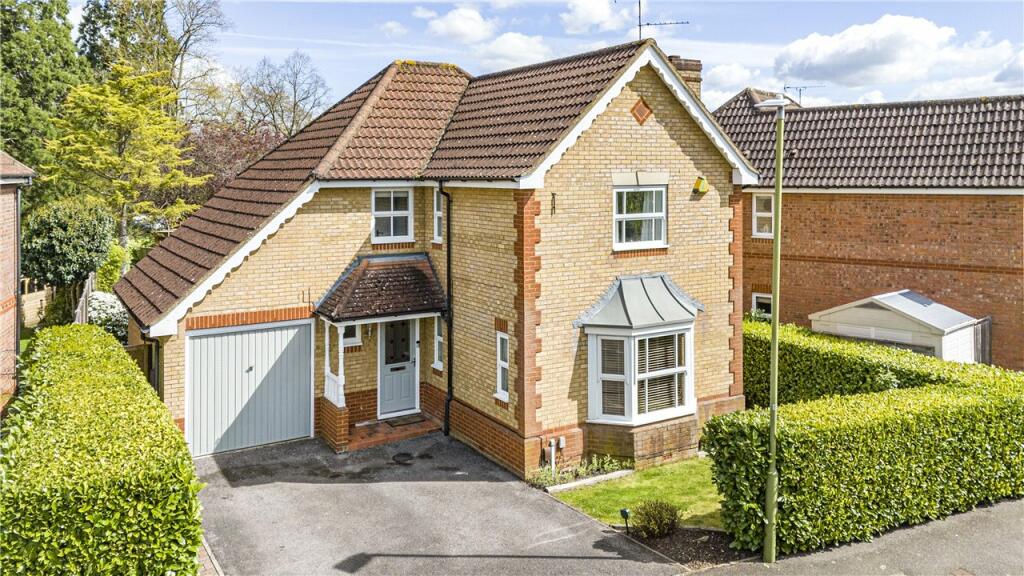 Russet Drive, St. Albans, AL4