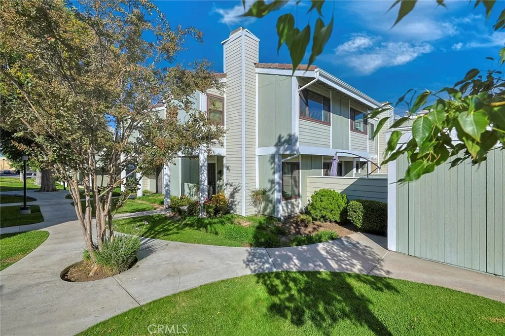 Additional image 2 of 27130 Hidaway Ave Unit 2, Canyon Country, CA 91351