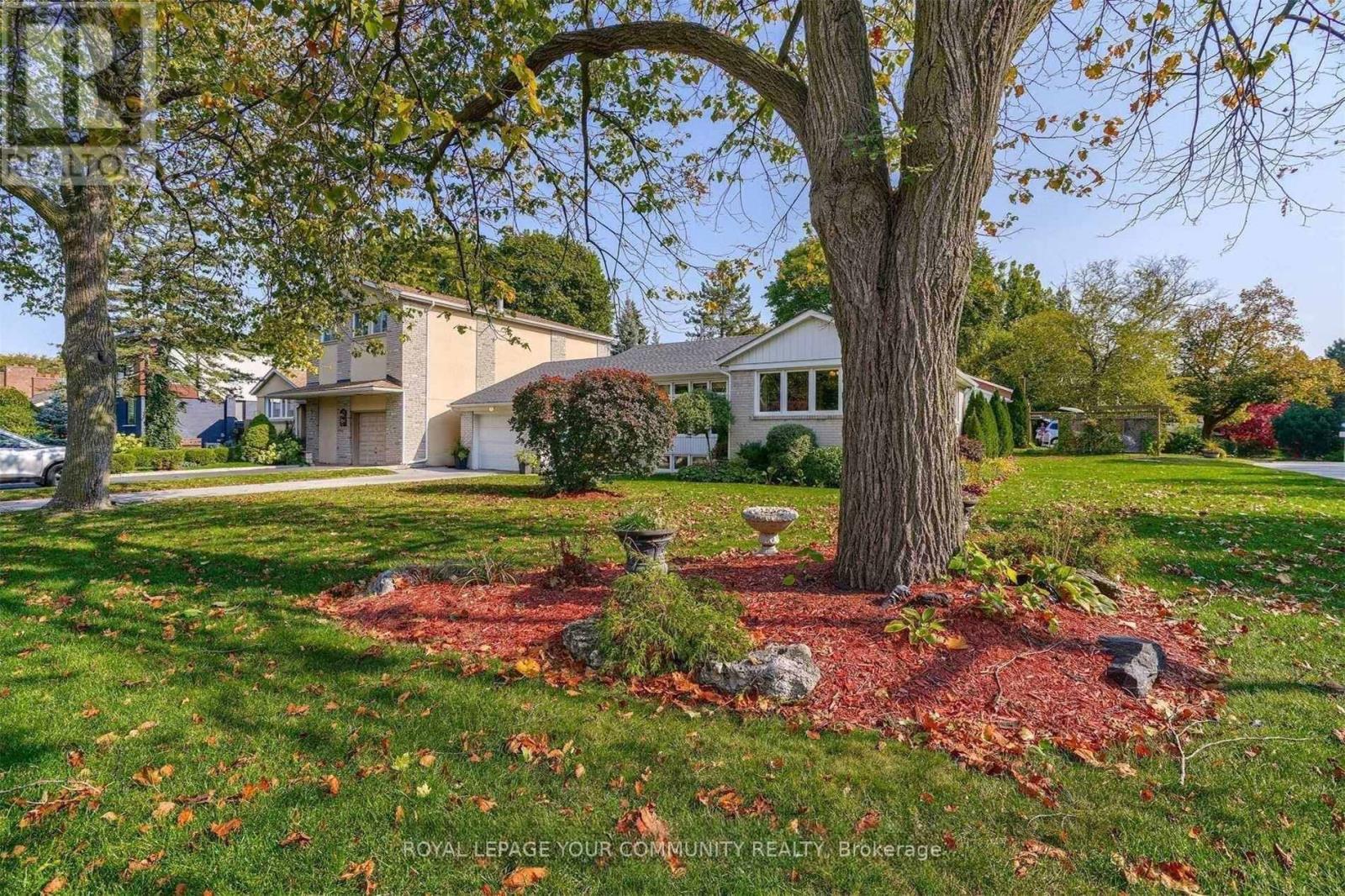 1 YEWFIELD CRESCENT|Toronto (Banbury-Don Mills), Ontario M3B2Y4