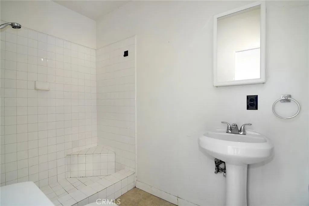 Additional image 50 of 19324 Victory Boulevard, Reseda, CA 91335