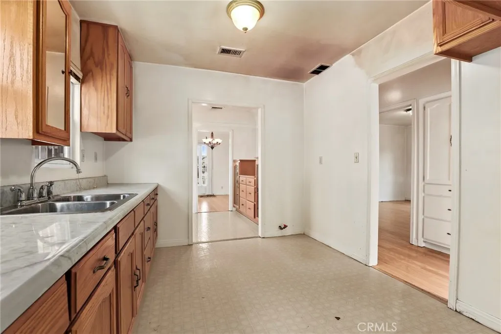 Additional image 14 of 1622 E 88th St, Los Angeles, CA 90002