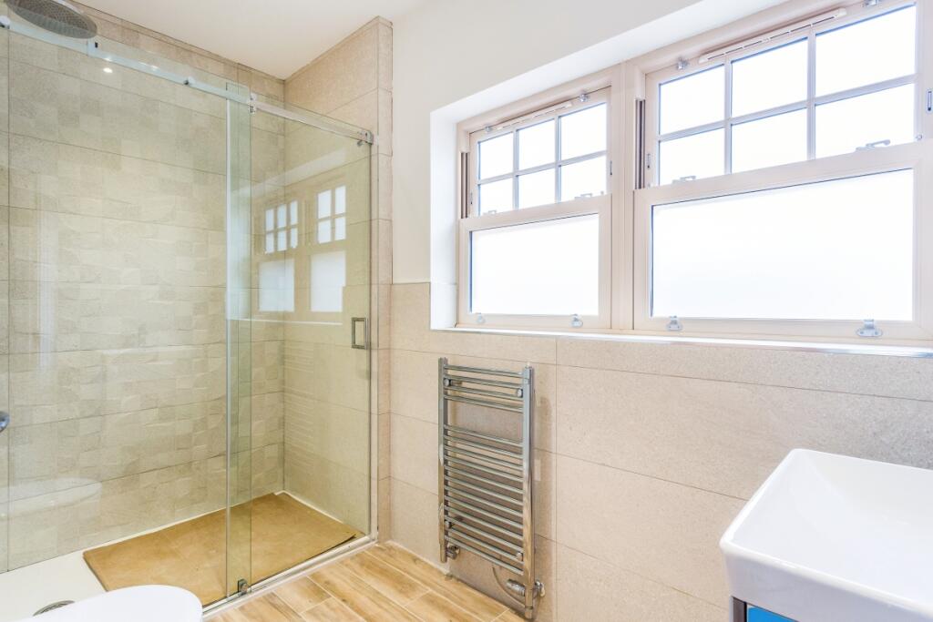 Additional image 3 of Walnut Close West Way AL5