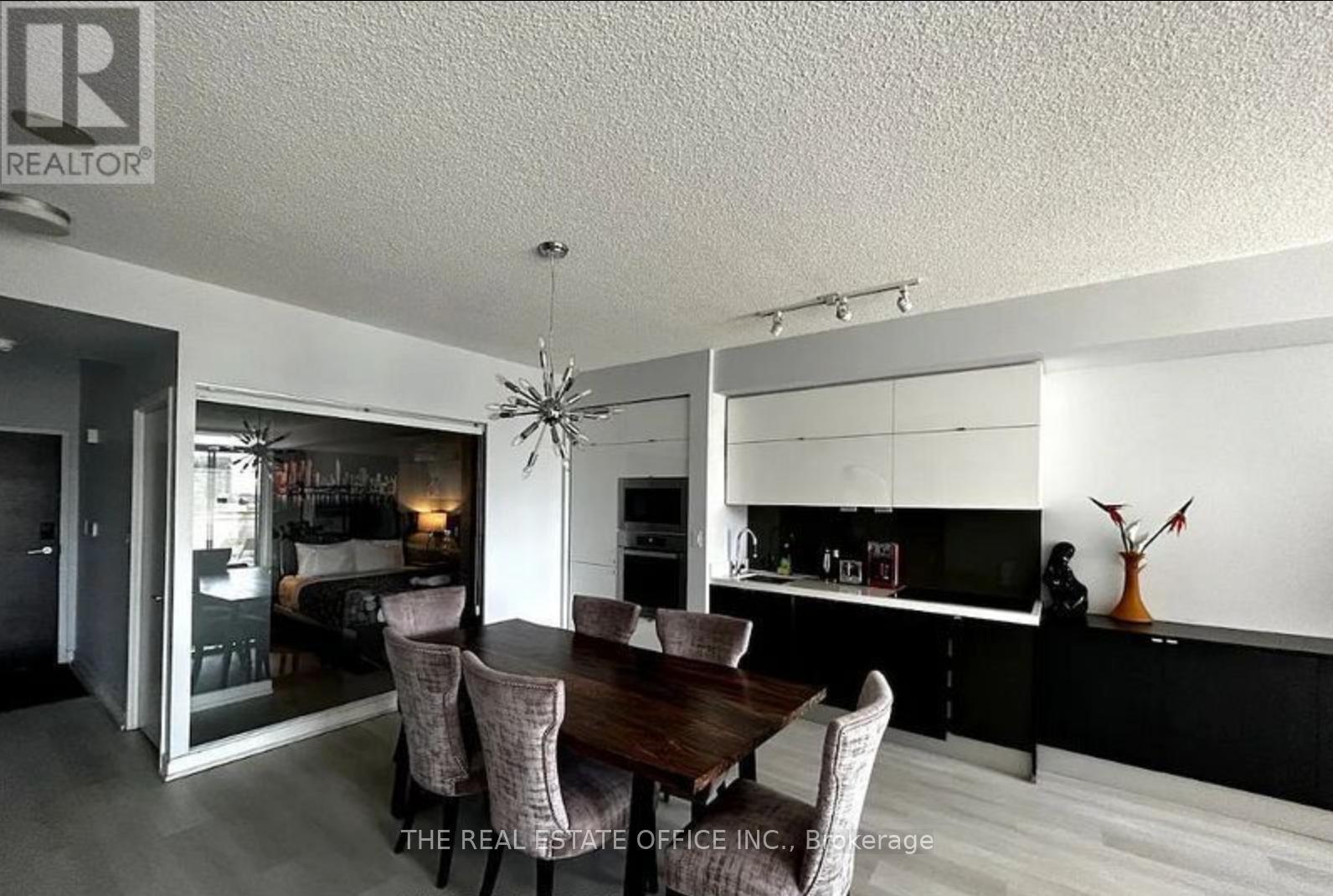 202 - 151 DAN LECKIE WAY|Toronto (Waterfront Communities), Ontario M5V4B2