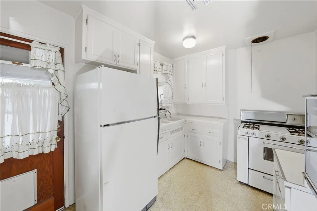 Additional image 46 of 419 Stanford Rd, Burbank, CA 91504