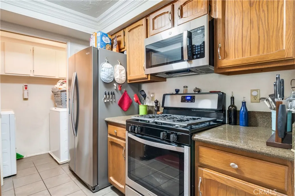 Additional image 10 of 242 E Fern Ave, Redlands, CA 92373