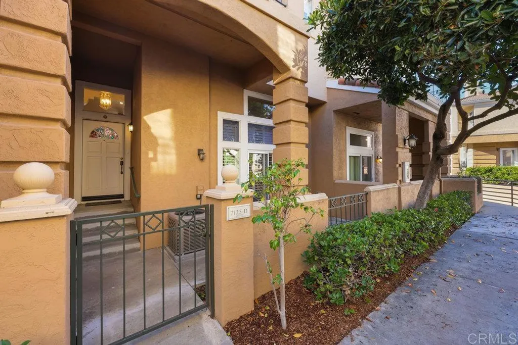 Additional image 4 of 7125 Calabria Court Unit D, San Diego, CA 92122