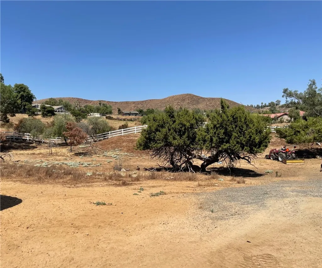 Primary image of 23435 Rolling Meadows Mdws, Lake Mathews, CA 92570