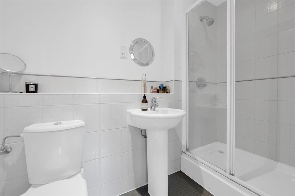 Additional image 10 of Hilltop Walk, Harpenden