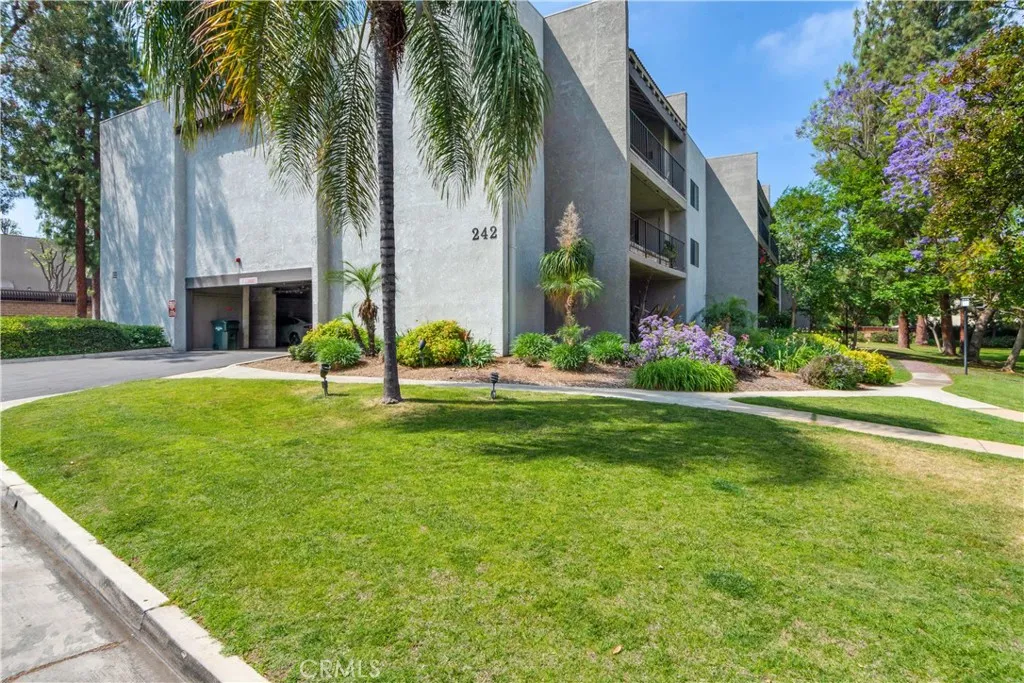 Additional image 2 of 242 E Fern Ave, Redlands, CA 92373