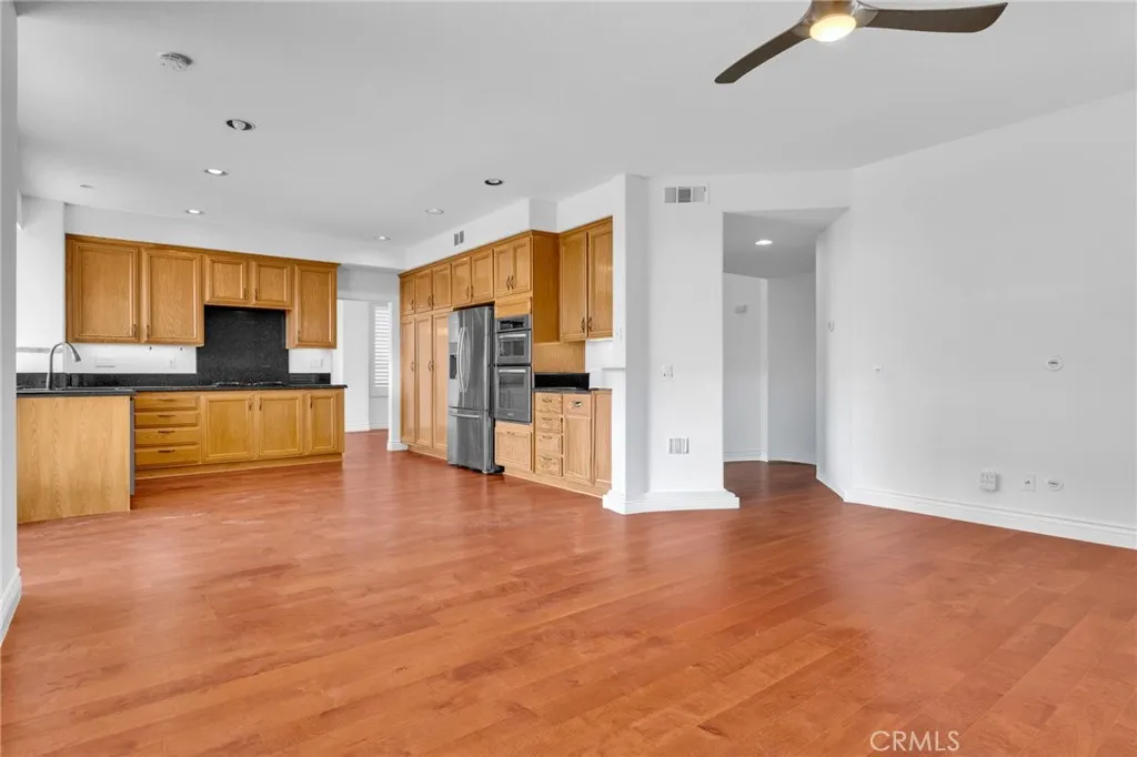 Additional image 21 of 32 Salinas, Lake Forest, CA 92610