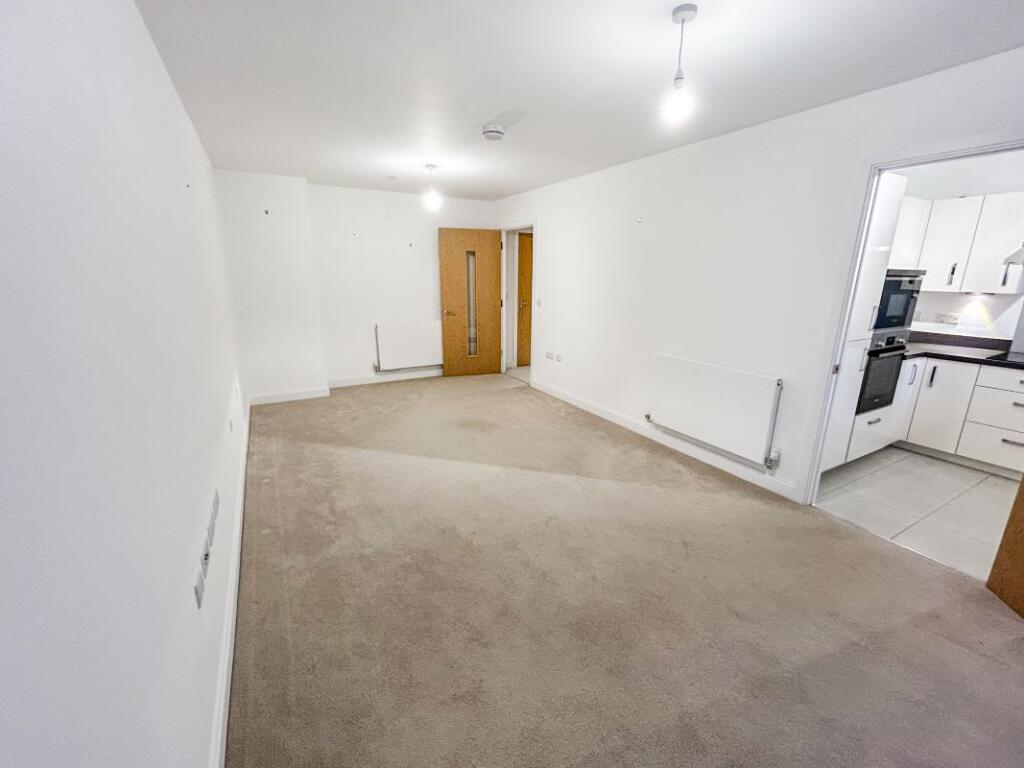 Additional image 5 of Flat 3 Highclere House, 98 Great North Road, Hatfield, Hertfordshire, AL9 5DB