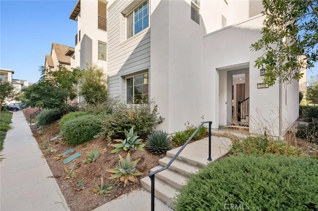 Additional image 35 of 114 Source, Irvine, CA 92618