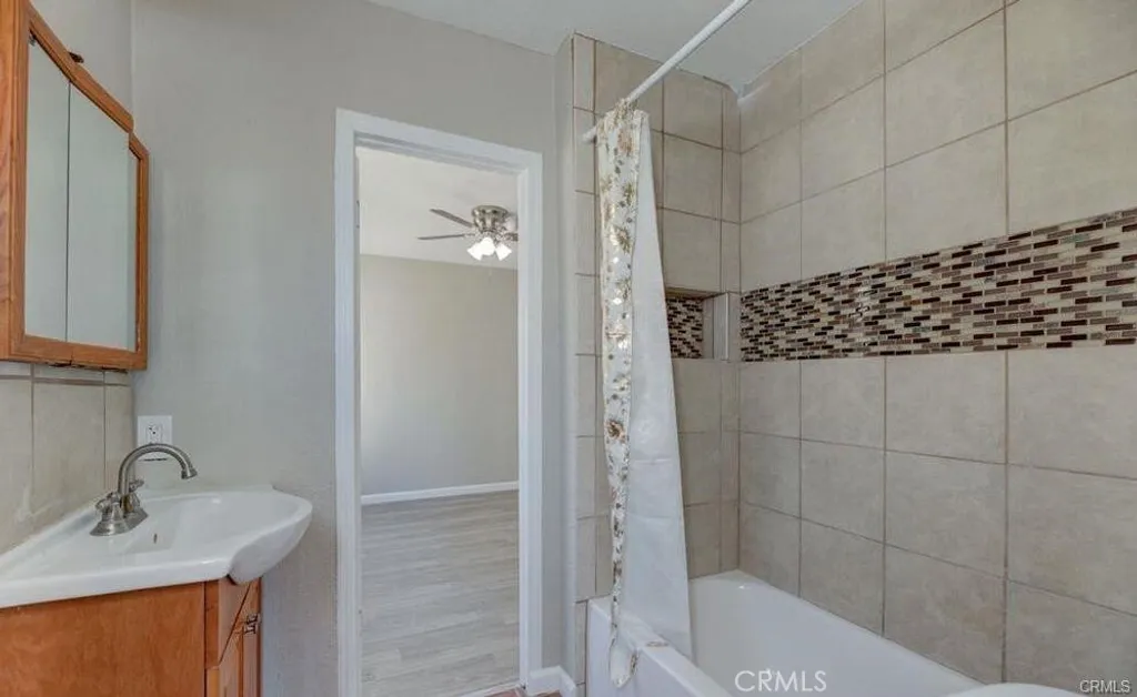 Additional image 8 of 542 W 105th Street, Los Angeles, CA 90044