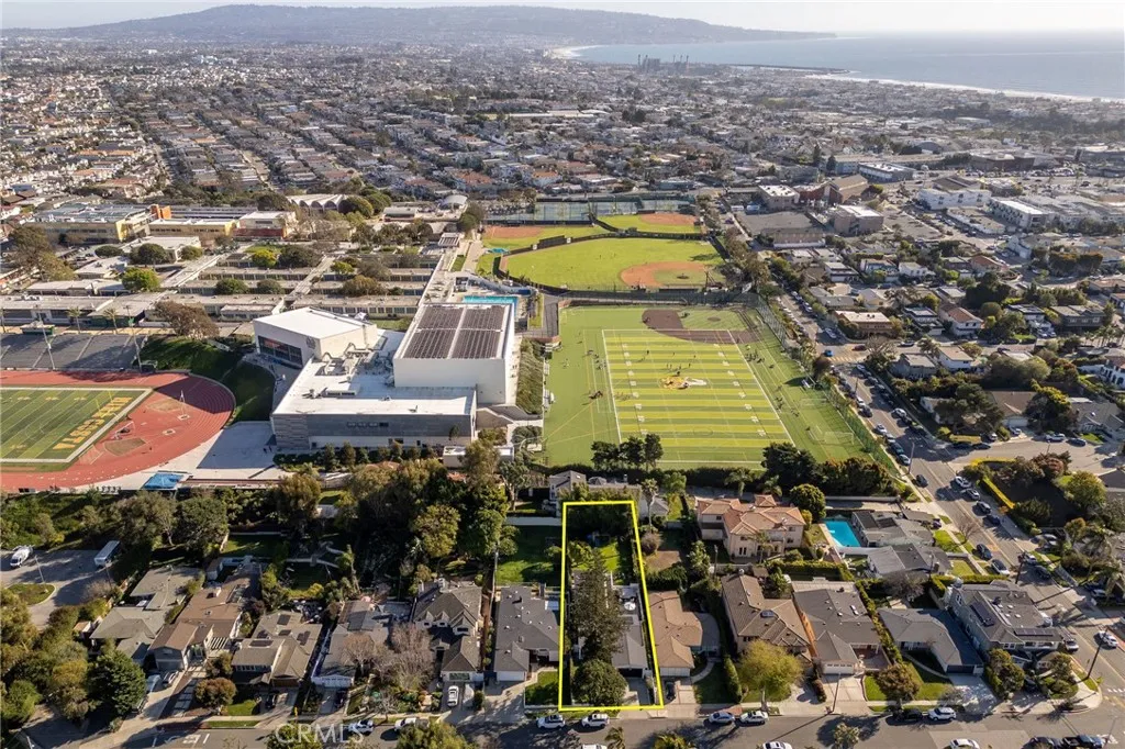 Additional image 137 of 1326 Voorhees Ave., Manhattan Beach, CA 90266