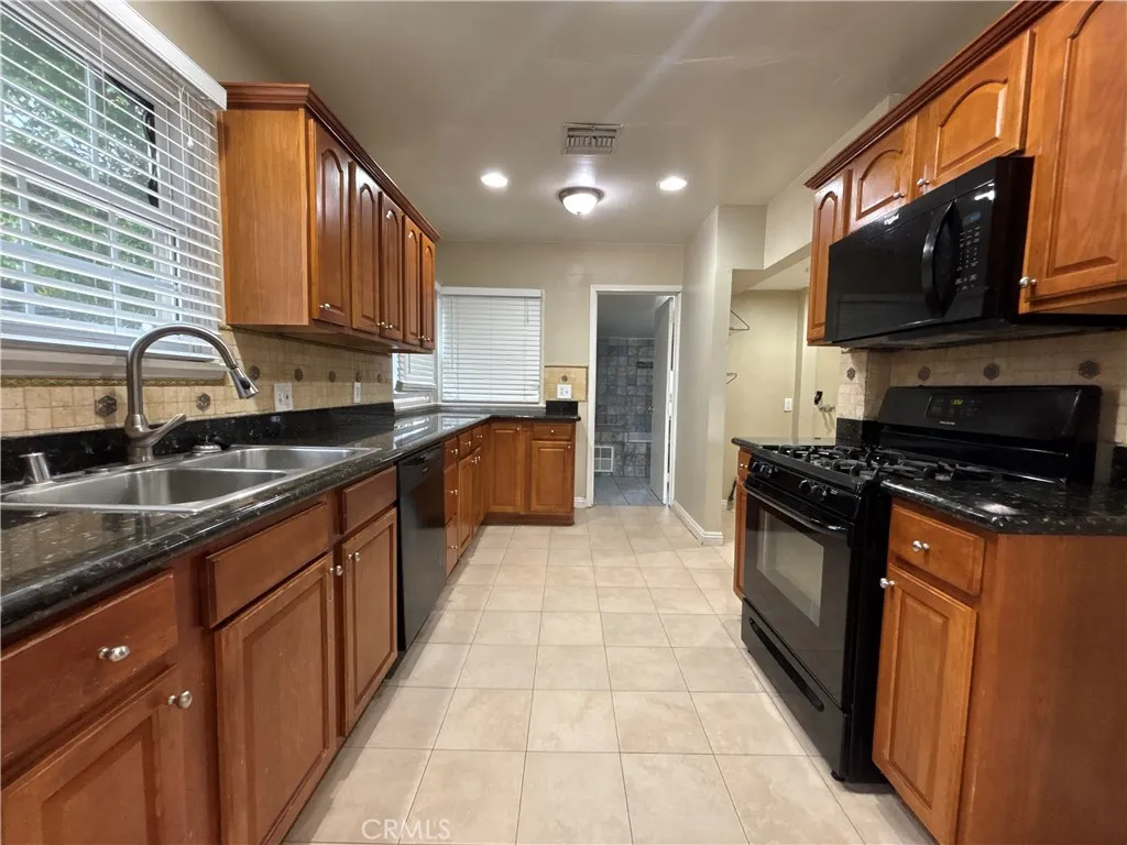 Additional image 23 of 19145 Kittridge, Reseda, CA 91335