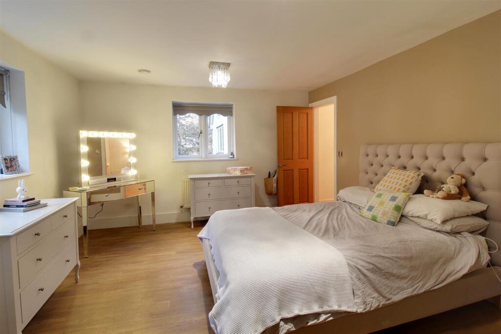 Additional image 35 of Peplins Way, Brookmans Park