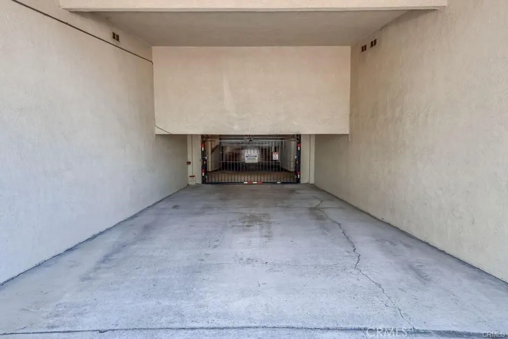 Property image for 2722 E 20th St Unit 104, Signal Hill, CA 90755