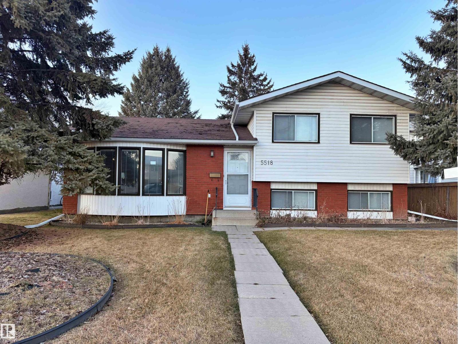 5518 11A AV NW|Edmonton, Alberta T6L2A9