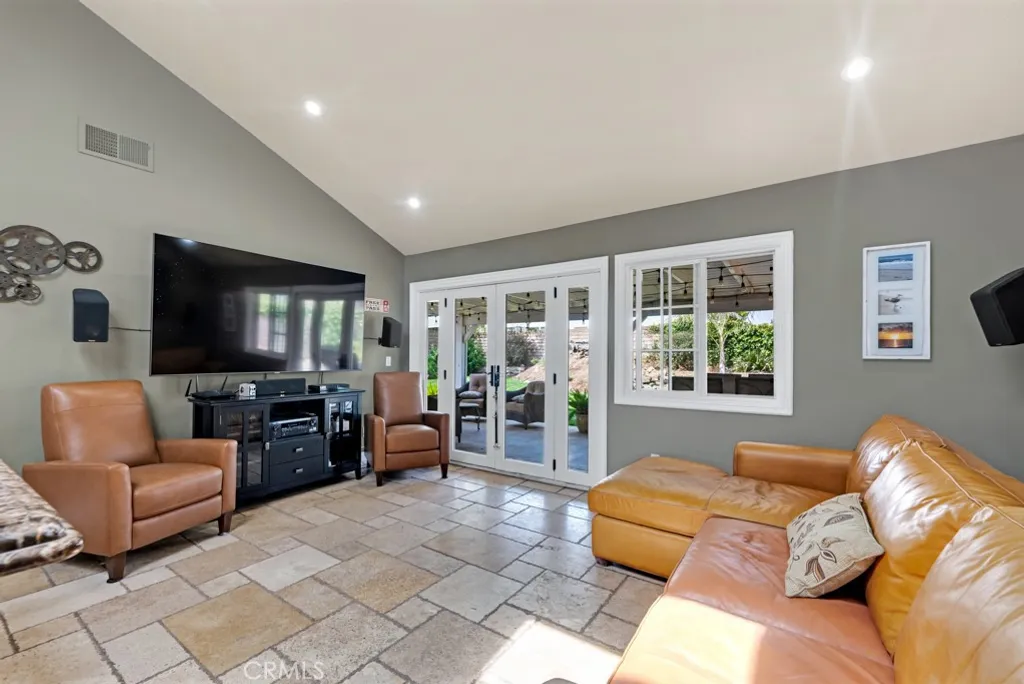 Additional image 15 of 10061 Cozycroft Ave, Chatsworth, CA 91311