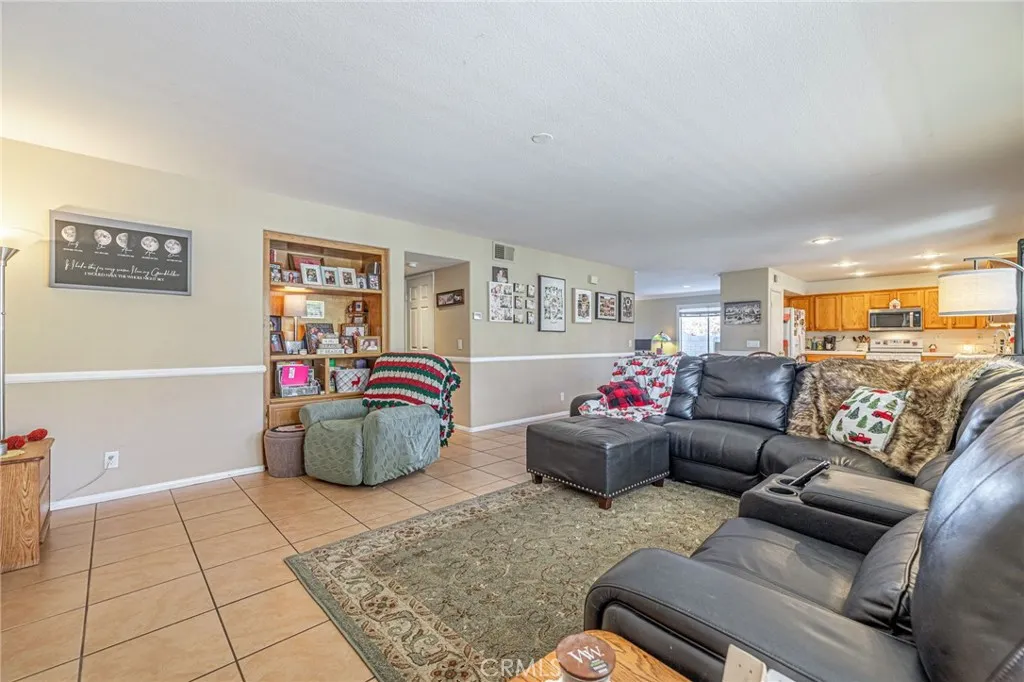 Additional image 16 of 45620 17th St W, Lancaster, CA 93534