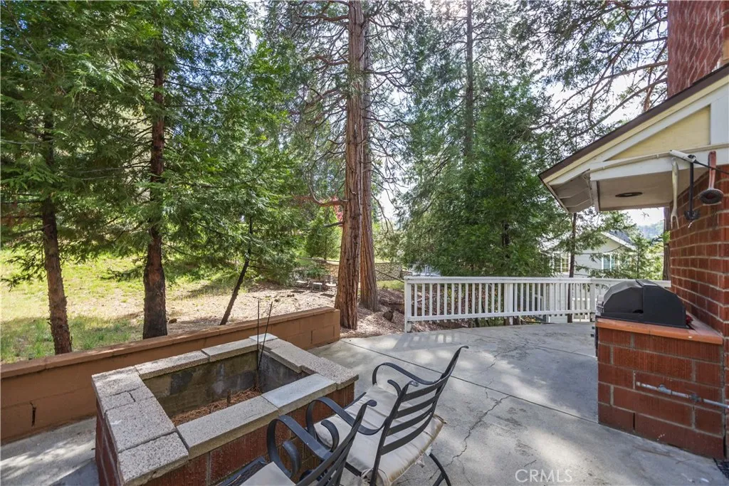 Property image for 26937 Tunnel Drive, Lake Arrowhead, CA 92352