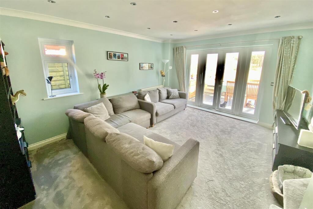 Additional image 4 of ,Mount Drive, Park Street, St. Albans, Hertfordshire, AL2