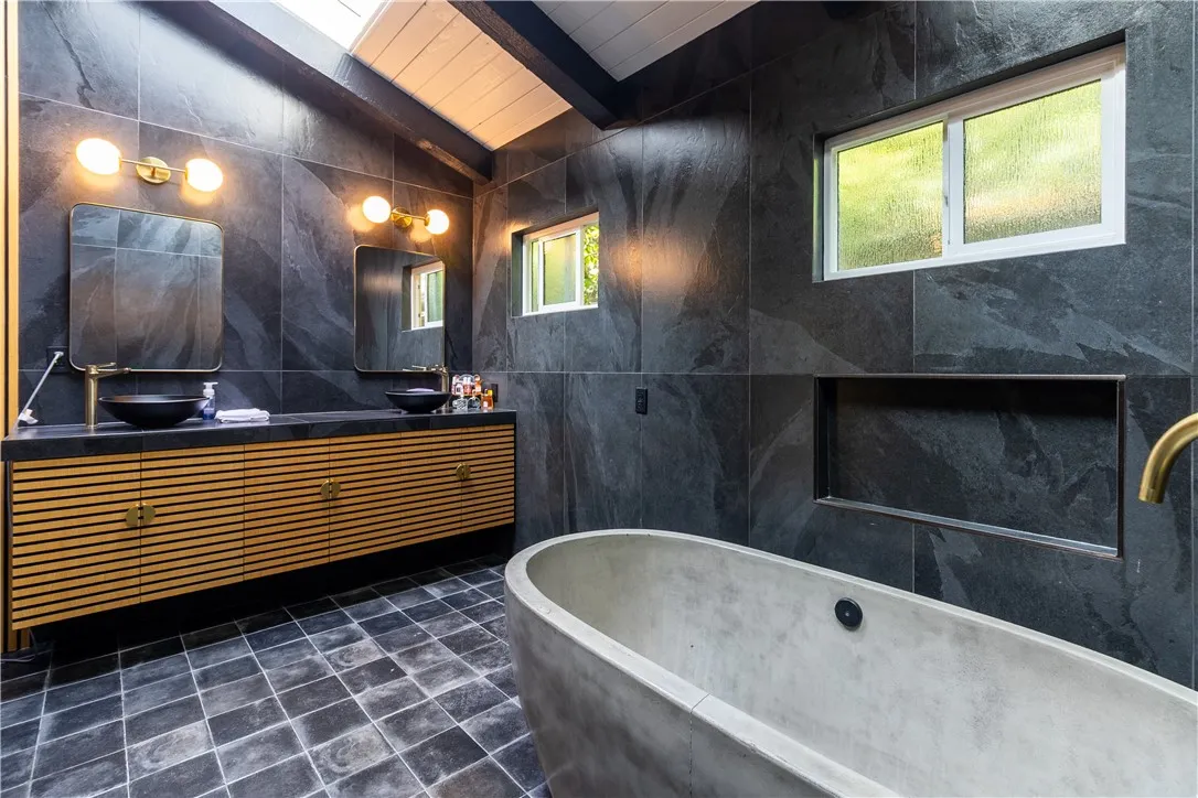 Additional image 77 of 5439 Gentry Avenue, Valley Village, CA 91607