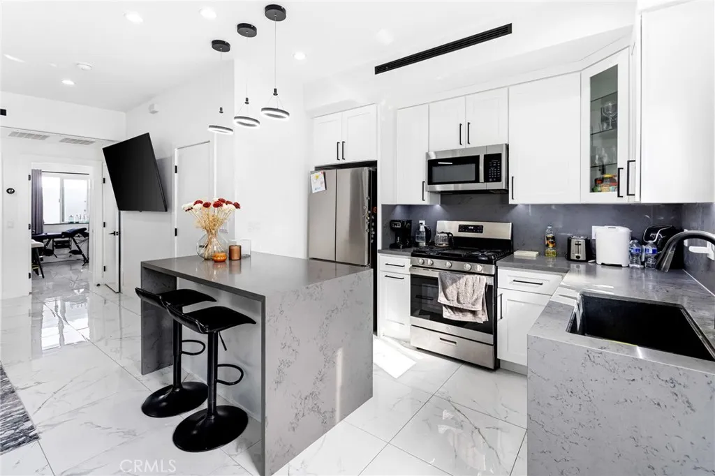 Additional image 76 of 2031 N Pass Ave, Burbank, CA 91505