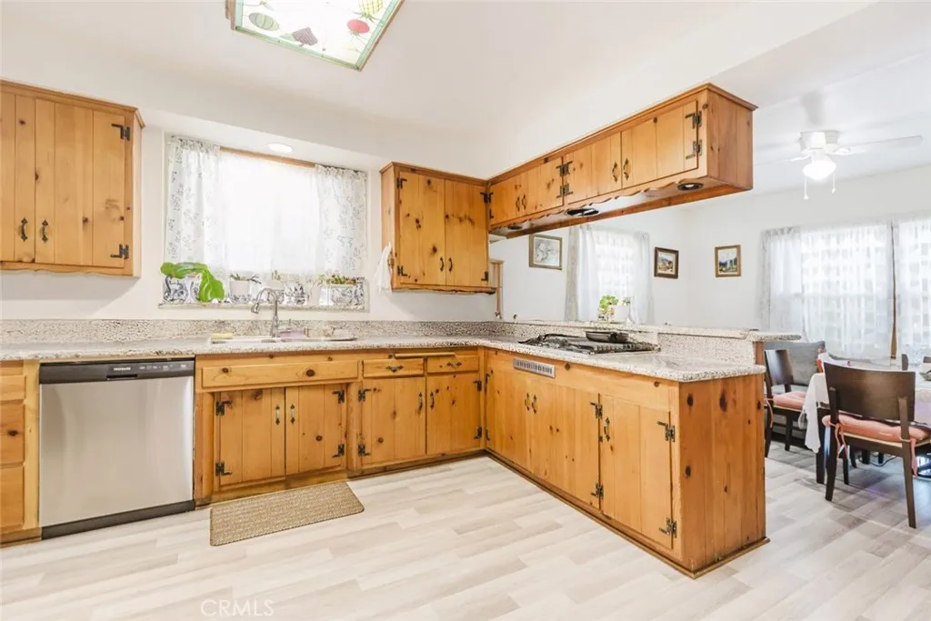 Additional image 37 of 15439 Hart Street, Van Nuys, CA 91406