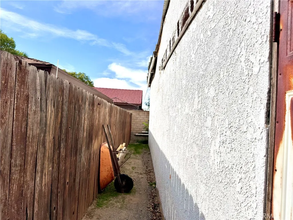 Additional image 16 of 1094 N Linden Ave, Rialto, CA 92376