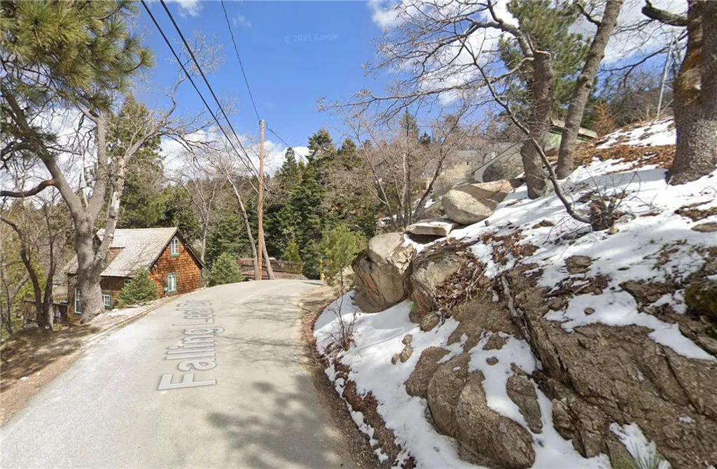 Property image for 33355 Falling Leaf Dr, Green Valley Lake, CA 92341