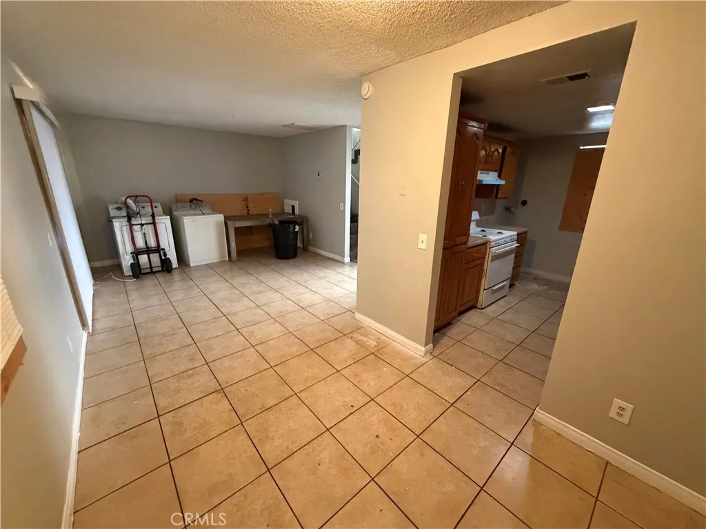 Additional image 4 of 9240 Date St Unit 9F, Fontana, CA 92335