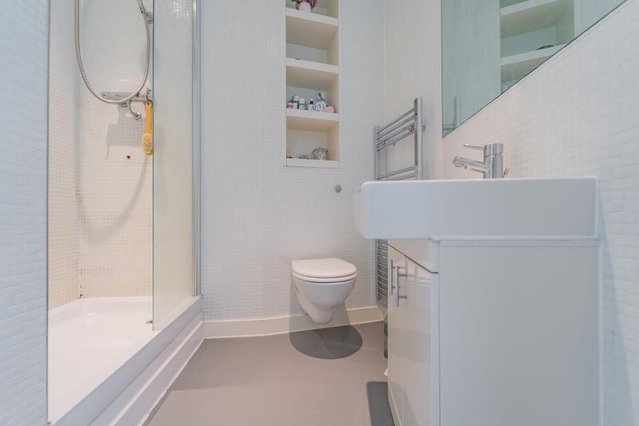 Additional image 6 of Apartment 904 The Rotunda, 150 New Street, Birmingham, B2 4PA