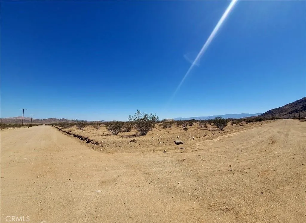 Additional image 4 of 800 Chrysolite Street, Lucerne Valley, CA 92356