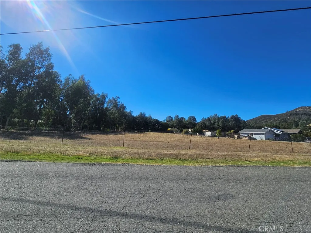 Property image for 3195 Spring Valley Rd, Clearlake Oaks, CA 95423