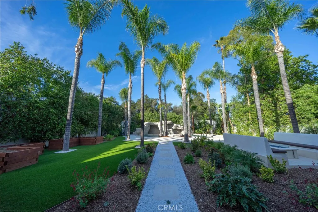 Additional image 4 of 17437 Oak Creek Court, Encino, CA 91316