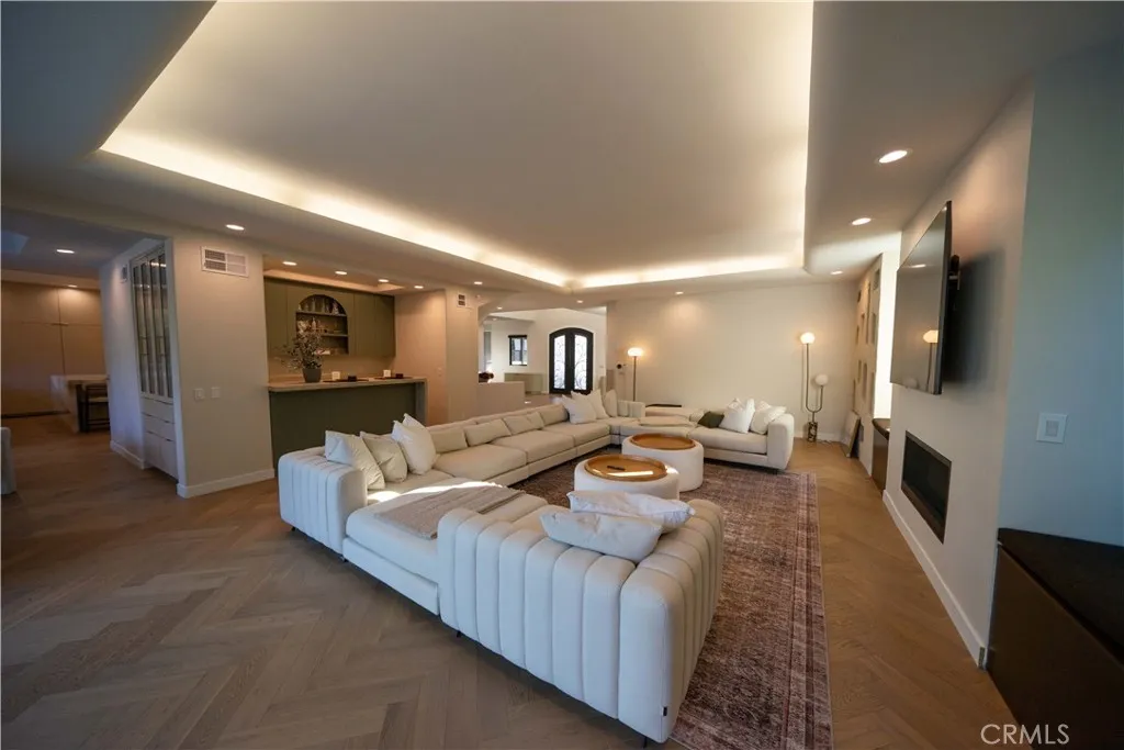 Additional image 95 of 17437 Oak Creek Court, Encino, CA 91316