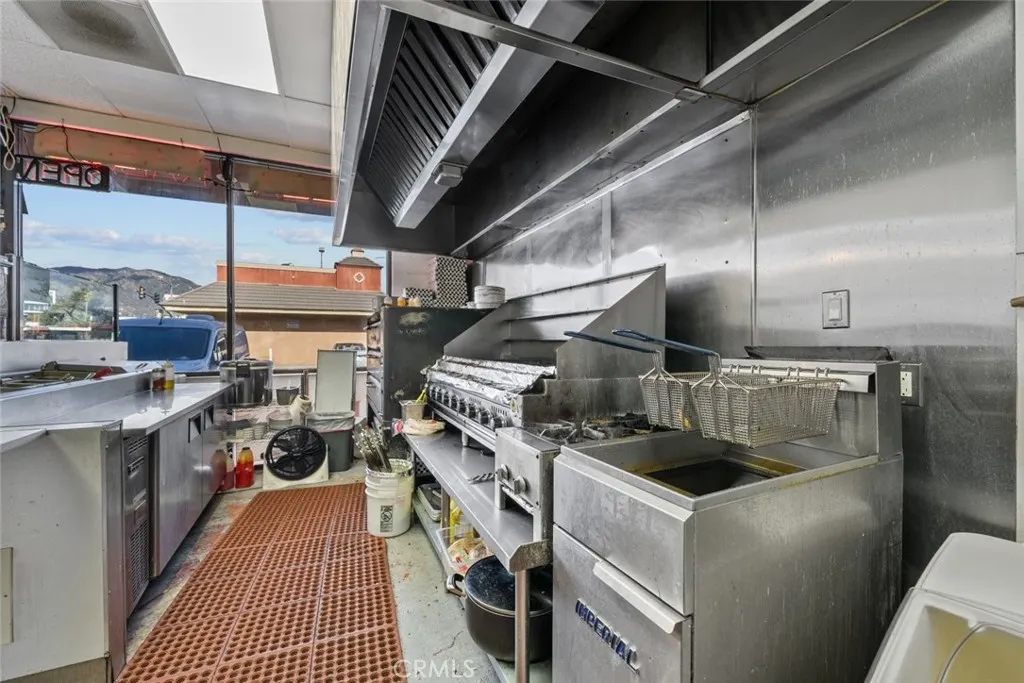 Additional image 67 of 101 N Victory Boulevard Unit E, Los Angeles, CA 91502