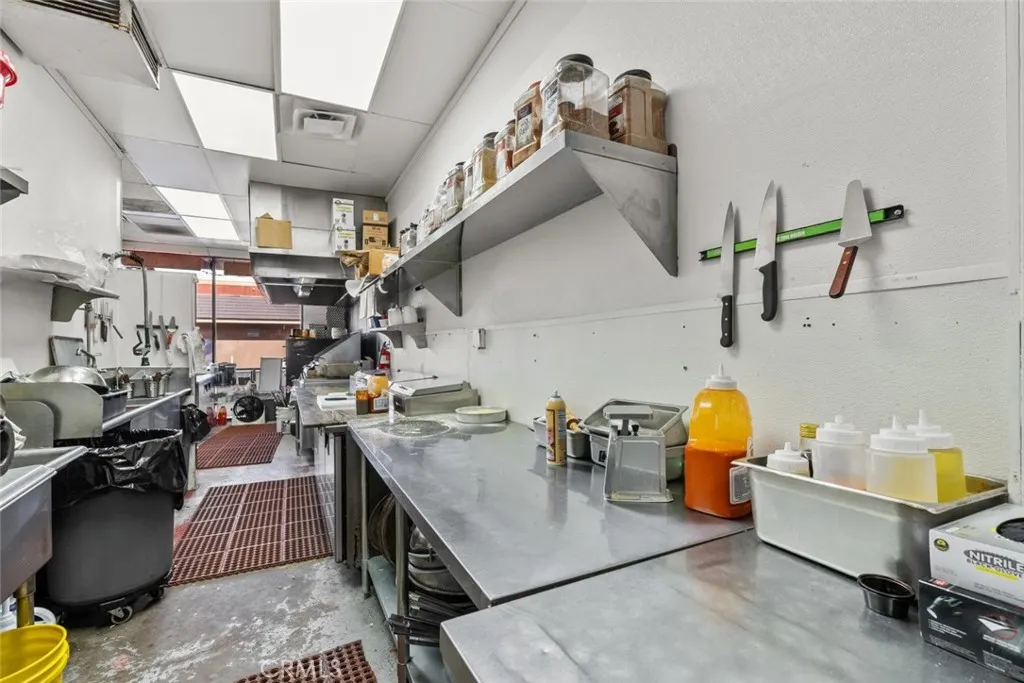 Additional image 29 of 101 N Victory Boulevard Unit E, Los Angeles, CA 91502