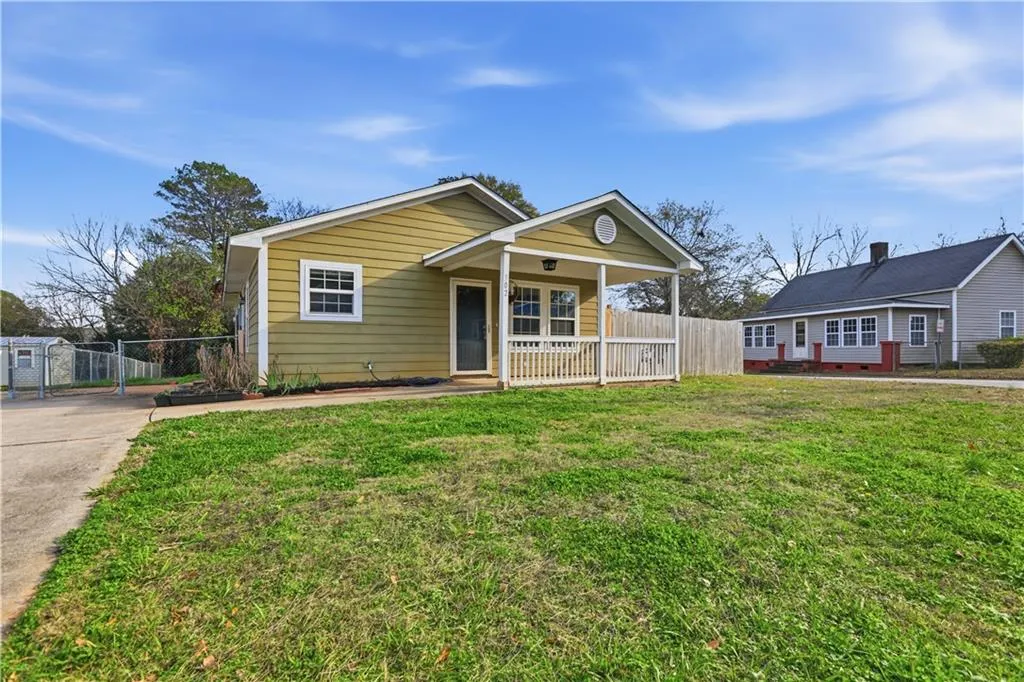 Property image for 302 N 6th Avenue, Lanett, AL 36863