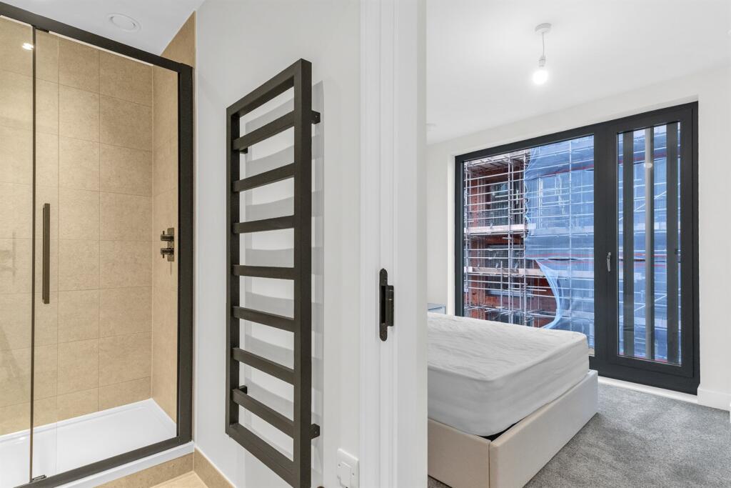 Additional image 9 of Belmont Wharf, Glasswater Locks, B4