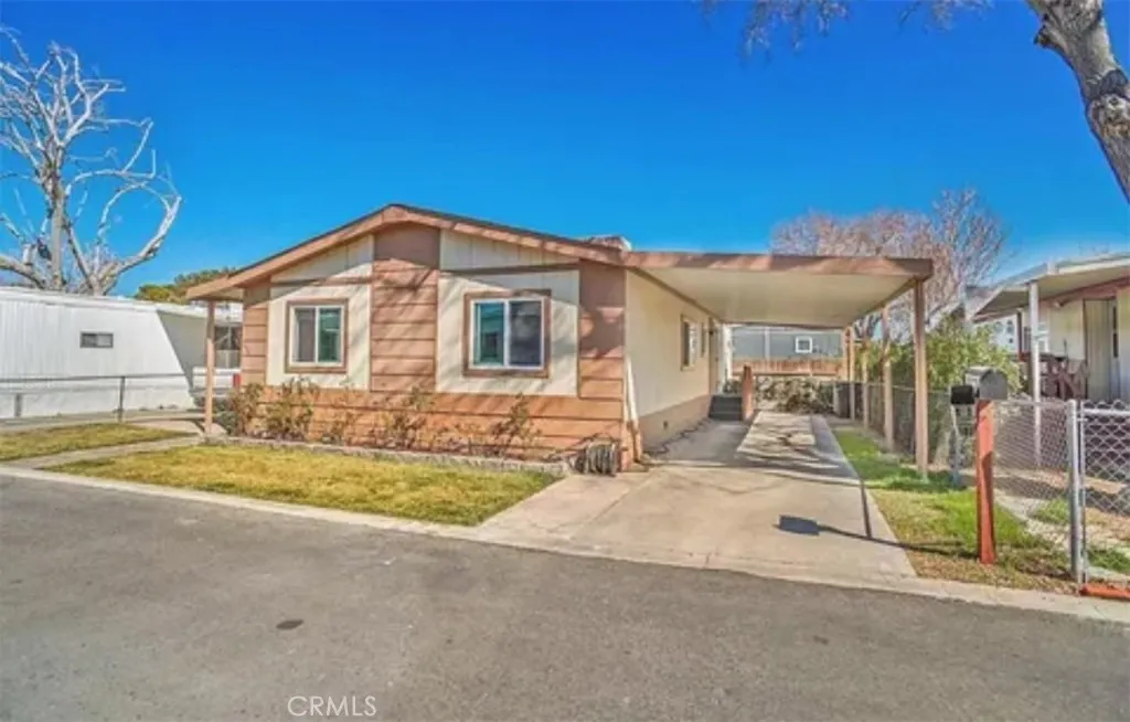 Additional image 4 of 43850 20th St E, Lancaster, CA 93535