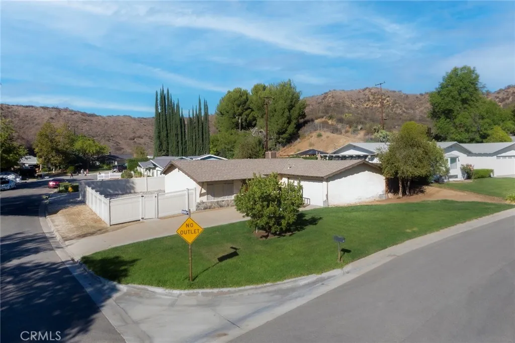 Property image for 22481 Los Rogues Dr, Saugus, CA 91350